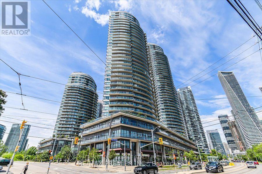 2240-2240 Lake Shore Blvd W in Toronto, ON - Building Photo