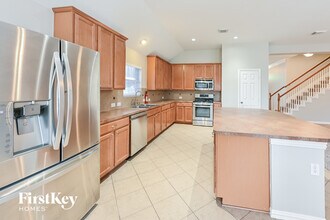 3010 Silverwood Park Ln in Spring, TX - Foto de edificio - Building Photo