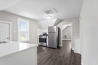 2474 4th St in Trenton, MI - Building Photo - Building Photo