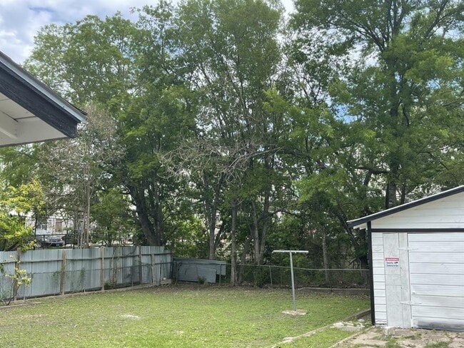 2411 Montopolis Dr in Austin, TX - Building Photo - Building Photo