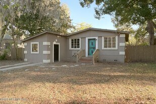 6773 Restlawn Dr in Jacksonville, FL - Building Photo