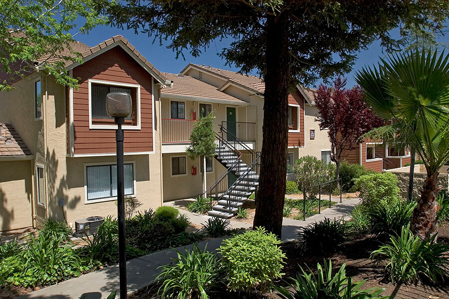 Belmont Apartment Homes in Pittsburg, CA - Foto de edificio