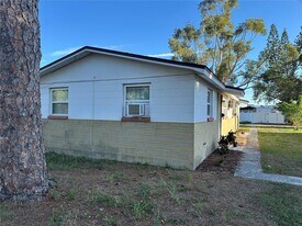 351 50th Ave N in St. Petersburg, FL - Building Photo