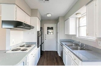 913 Henslee Dr in Euless, TX - Building Photo - Building Photo