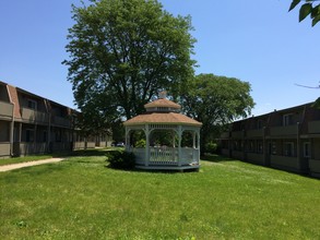 reVerb Oak Forest in Oak Forest, IL - Building Photo - Building Photo