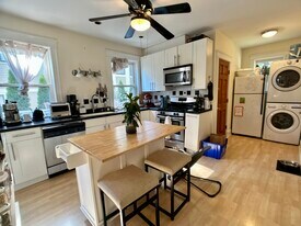 19 Chestnut Sq, Unit 1 CO in Boston, MA - Building Photo