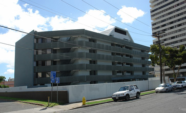 855 Makahiki Way in Honolulu, HI - Building Photo - Building Photo