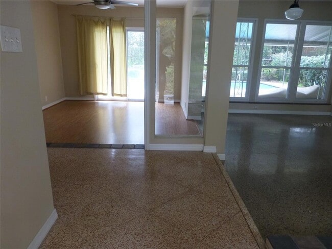 513 Carolyne St in Temple Terrace, FL - Building Photo - Building Photo