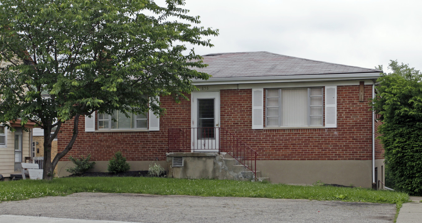 858 Overlook Ave in Cincinnati, OH - Building Photo