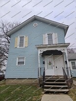 302 E Goldsborough St in Crown Point, IN - Building Photo
