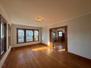11 Westminster St, Unit 2 in Somerville, MA - Foto de edificio - Building Photo