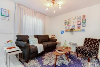 2302 Taylor St in Hollywood, FL - Building Photo - Building Photo