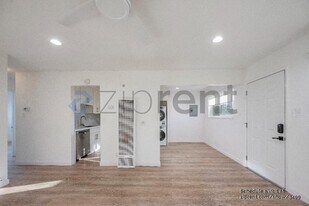 Unit in Oakland, CA - Building Photo