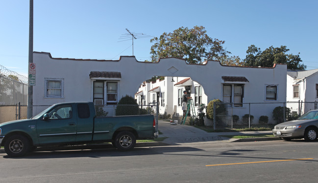 2421 Johnston St in Los Angeles, CA - Building Photo - Building Photo