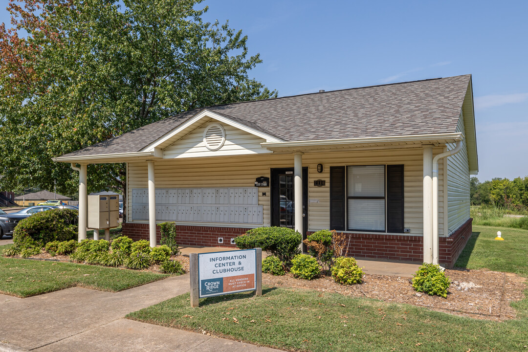 Crown Ridge Apartments in Fort Smith, AR - Building Photo