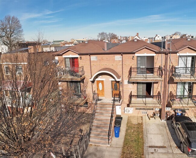 931 E 215th St in Bronx, NY - Building Photo - Building Photo