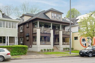 995 Monroe Ave in Rochester, NY - Building Photo - Building Photo