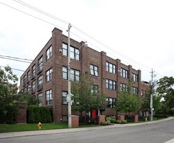 371 Wallace Ave in Toronto, ON - Building Photo