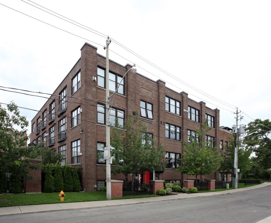 371 Wallace Ave in Toronto, ON - Building Photo