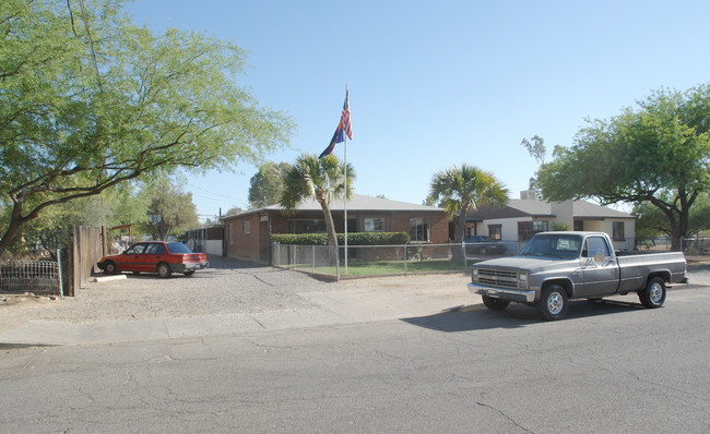 1632 E Hedrick Dr in Tucson, AZ - Foto de edificio - Building Photo