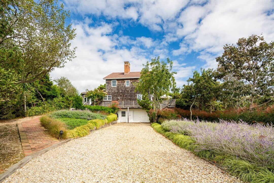 18 Deerfield Ln in Amagansett, NY - Building Photo