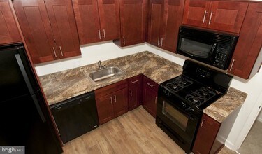 6102 Bellinham Ct, Unit 911 in Baltimore, MD - Building Photo - Building Photo