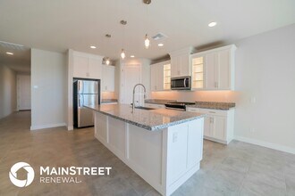 8712 S 69th Dr in Phoenix, AZ - Foto de edificio - Building Photo