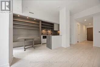 55-TH55 Charles St E in Toronto, ON - Building Photo - Building Photo