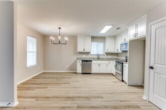 3205 Loving Ave in Fort Worth, TX - Building Photo - Building Photo