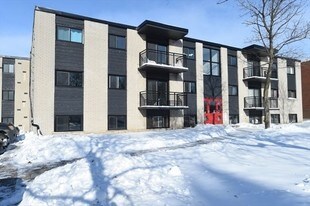 Uptown Apartments in Waterloo, ON - Building Photo