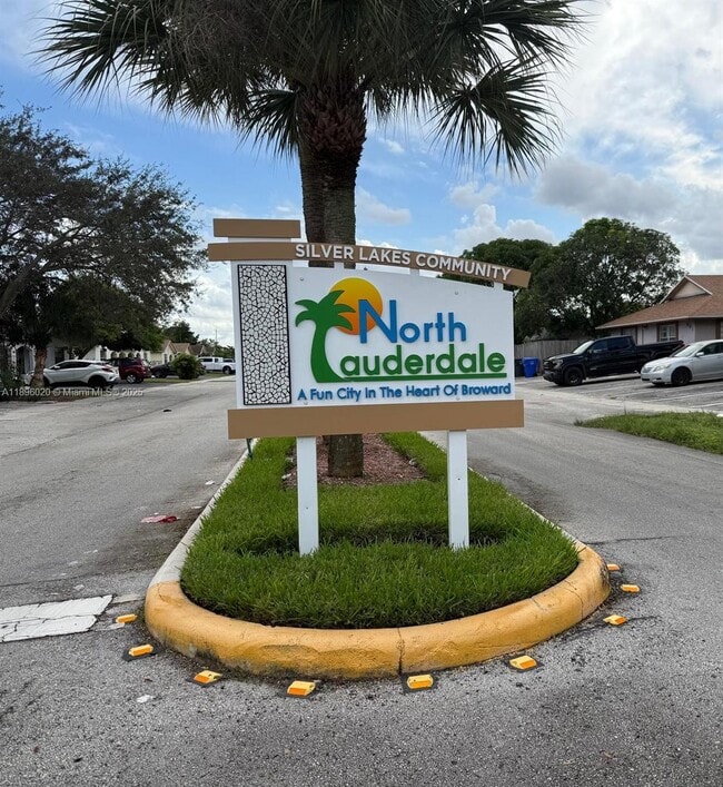911 SW 76th Ave in North Lauderdale, FL - Building Photo - Building Photo