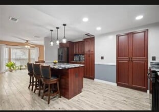 3413 W Kirby St in Tampa, FL - Foto de edificio - Building Photo