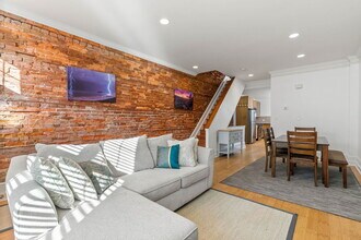 933 N 30th St in Philadelphia, PA - Foto de edificio - Building Photo