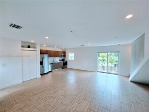 6336 SW 27th St in Miramar, FL - Building Photo - Building Photo