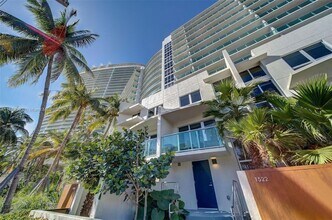 1500 Bay Rd, Unit S-1084 in Miami Beach, FL - Building Photo - Building Photo