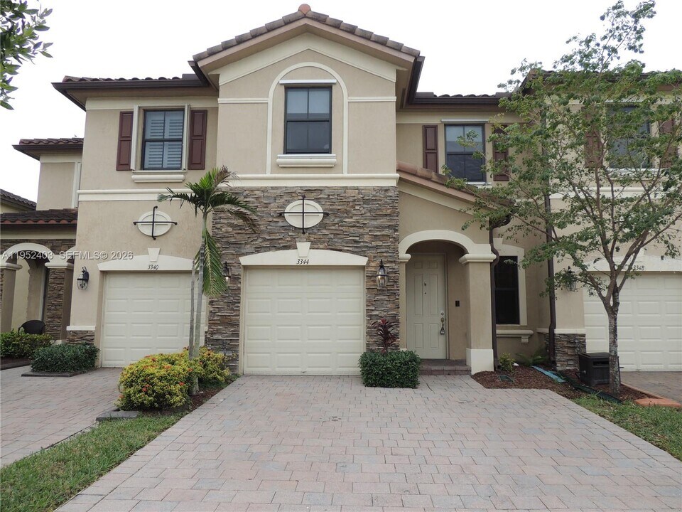 3344 W 91st Terrace in Hialeah, FL - Building Photo