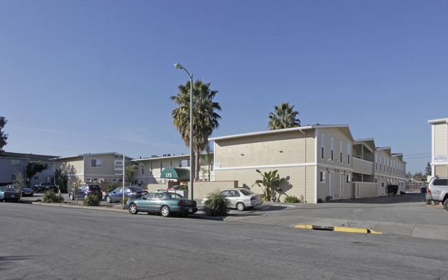 175 Acalanes Dr in Sunnyvale, CA - Foto de edificio - Building Photo