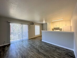 Lincoln Crest Apartments - 6248 Gettysburg Place in Stockton, CA - Foto de edificio - Interior Photo