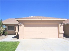451 Burton Meadows Dr NE in Rio Rancho, NM - Building Photo