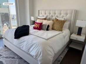 222 E 44th St in New York, NY - Building Photo - Building Photo