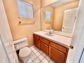 10749 N Windham Bay Cir in Fresno, CA - Building Photo - Building Photo