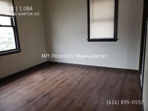 7942 W HAMPTON Ave in Milwaukee, WI - Building Photo - Building Photo
