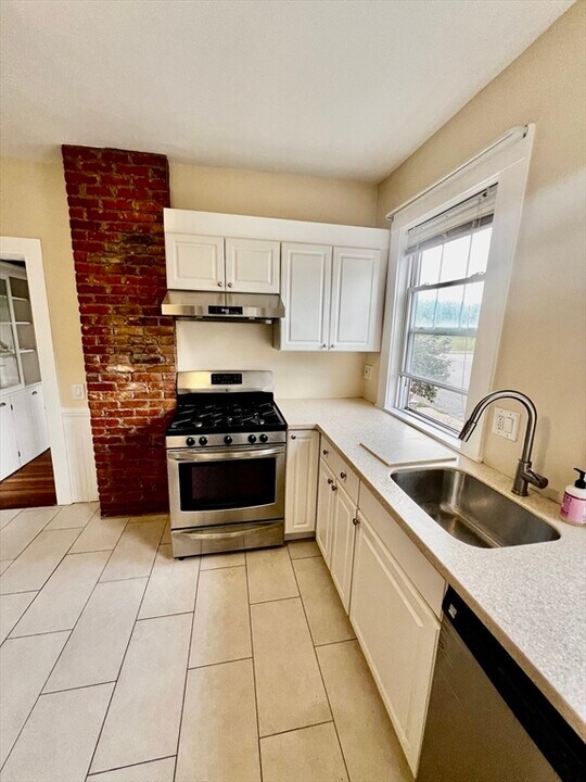 81 Playstead Rd in Medford, MA - Building Photo