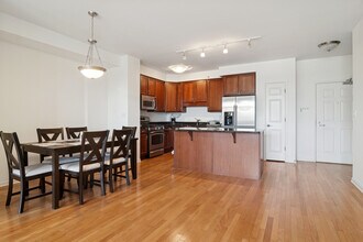 77 N Quentin Rd in Palatine, IL - Building Photo - Building Photo