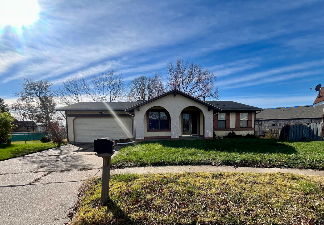 3853 Birkemeier Ct in Florissant, MO - Building Photo