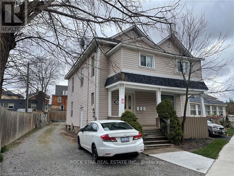 36-36 Lake St in St Catharines, ON - Building Photo