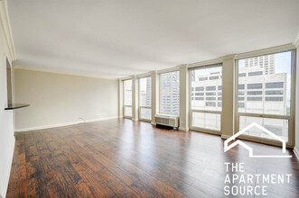 111 E Chestnut St, Unit 15H in Chicago, IL - Building Photo - Building Photo