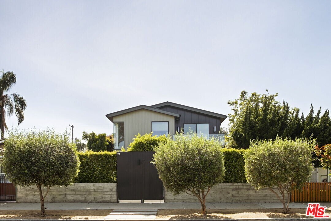 2137 Glyndon Ave in Los Angeles, CA - Building Photo