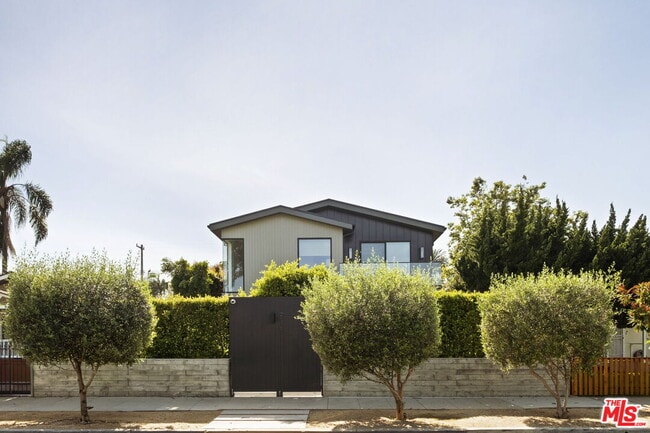 property at 2137 Glyndon Ave