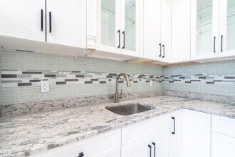 443 Garfield Ave-Unit -1 in Jersey City, NJ - Building Photo - Building Photo